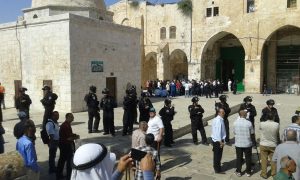 قطعان المستوطنين الصهاينة يواصلون إقتحام المسجد الأقصى