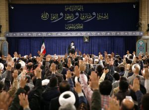 قائد الثورة الاسلامية : الشعب أظهر توجّهه الأساسي في التمسك بثورته الاسلامية