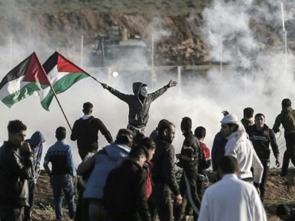 إصابة عشرات الفلسطينيين خلال مواجهات مع الاحتلال في غزة والضفة
