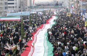 الإيرانيون يحيون الذكرى الـ44 لانتصار الثورة الإسلامية بمسيرات حاشدة