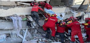إرتفاع عدد الضحايا في تركيا إلى أكثر من 35 ألف قتيل