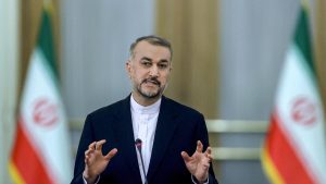 وزير خارجية إيران: طهران لا تقدم مساعدة عسكرية لأي طرف في حرب أوكرانيا