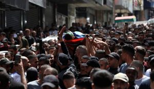 الفلسطينيين يشيعون شهيدي طولكرم والمقاومة تتوعد بالرد