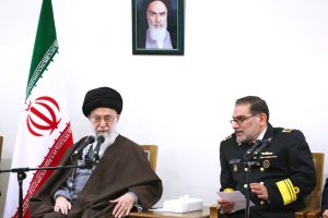 السيد علي خامنئي يعيّن شمخاني مستشاراً له وعضواً في مجمع تشخيص النظام