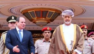 السلطان العماني يصل القاهرة لبحث التطورات الإقليمية والدولية