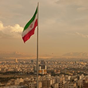 طهران تستعيد 2.7 مليار دولار من أصولها المجمدة في العراق
