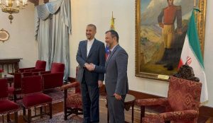 أمير عبداللهيان يجري مباحثات مع نظيره الفنزويلي في كاراكاس