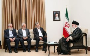 السيد علي الخامنئي : يحق للقادة الصهاينة ان يقلقوا بشان عدم بلوغ كيانهم سن الثمانين
