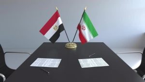 طهران والقاهرة تبحثان رفع العلاقات الدبلوماسية إلى مستوى السفراء