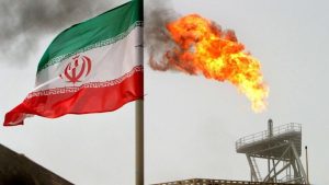 طهران وأبو ظبي تؤكدان على تطوير الحقول النفطية المشتركة بينهما