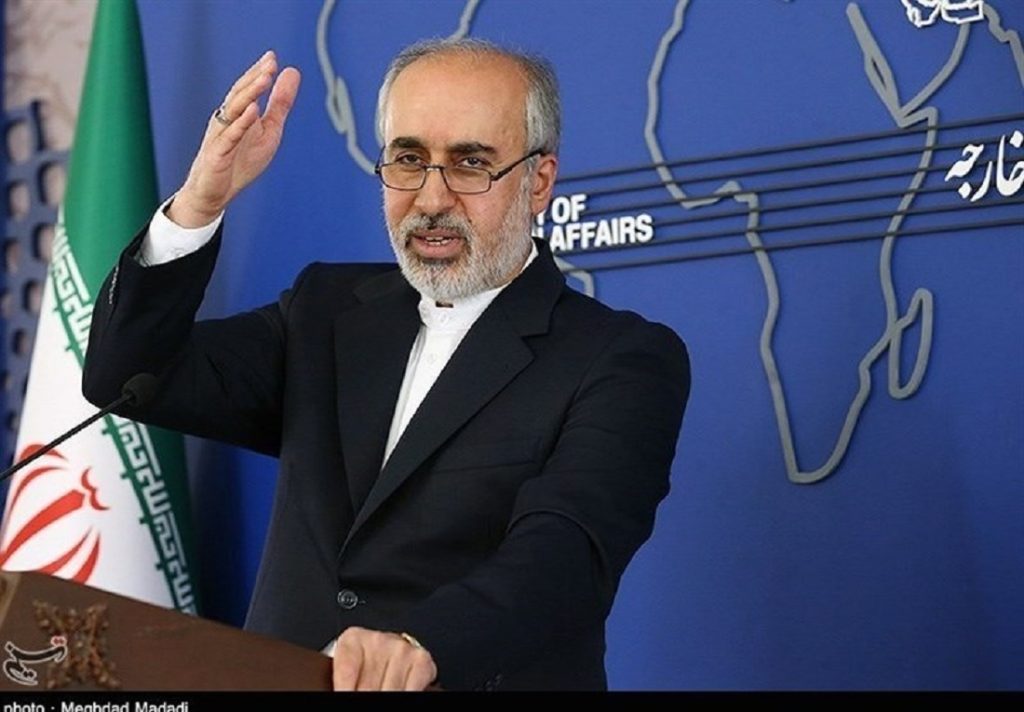طهران تدعو باريس الى الاهتمام بمطالب المحتجين ونبذ العنف