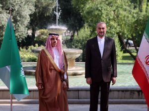أمير عبد اللهيان يصل إلى الرياض في أول زيارة رسمية له إلى السعودية