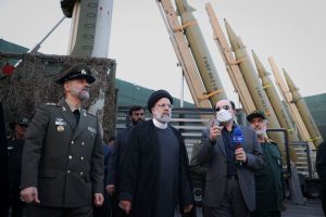 الرئيس الايراني: القوات المسلحة ستقطع اليد التي تمتد للعدوان علينا