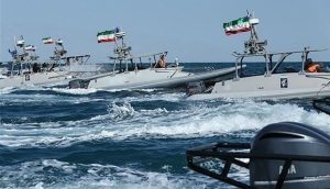 بحرية الحرس الثوري تجري عرضاً بحرياً بالقرب من القوات الأميركية في الخليج