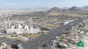 "بالصور"... حشود مليونية في عشرات الساحات تحتفي بذكرى المولد النبوي وتؤيد السيد القائد في التغيير الجذري