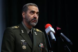 وزير الدفاع الإيراني يهدد أمريكا بالرد على أي تفريغ لشحنة النفط الإيرانية المحتجزة لديها
