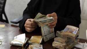 تحالف العدوان يستخدم سلاح الرواتب لتأجيج الشارع في اليمن