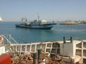 سفن صيد صينية تجرف الاحياء البحرية في المياه الأقليمية اليمنية