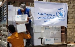 قرار برنامج الغذاء العالمي غير بريء ويتماهى مع أهداف العدوان