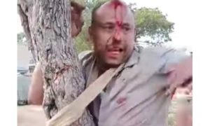 إختطاف سائق سيارة وتعذيبه بوحشيه من قبل مرتزقة العدوان في تعز ..."فيديو"