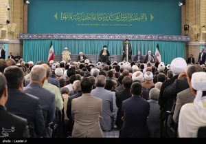 صور من لقاء الإمام الخامنئي مع ضيوف مؤتمر الوحدة الإسلامية