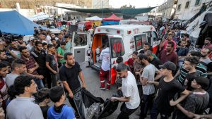 نتشال عشرات الجثث من شوارع غزة في اليوم الأول من التهدئة