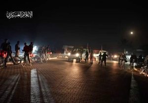 القسام تفرج عن 10 محتجزين ضمن صفقة تبادل مع العدو