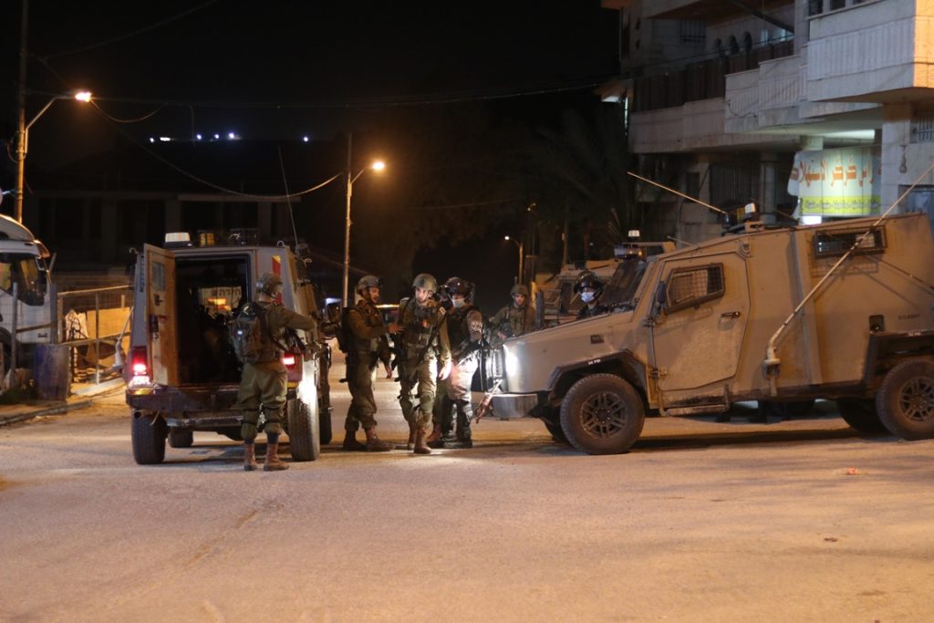 الاحتلال الاسرائيلي يواصل مسلسل اعتداءاته على الفلسطينيين بالضفة المحتلة