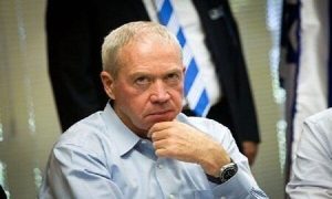 وزير الحرب الصهيوني: نحن نحارب محورًا وليس عدوًا واحدًا