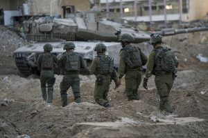 جيش الاحتلال الصهيوني يواصل حصار مجمع ناصر ومستشفى الأمل بخانيونس