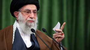 قائد الثورة الإسلامية في إيران: ليعلم المجرمون أن جنود طريق الشهيد سليماني لن يطيقوا خبثهم
