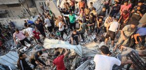 الاحتلال يرتكب مجزرة بحق الفلسطينيين أثناء محاولتهم الحصول على الطعام جنوبي مدينة غزة