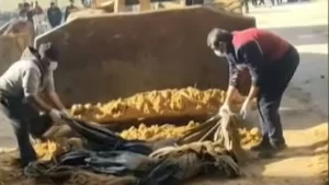 جريمة مروعة بإحدى مدارس "بيت لاهيا".. العثور على جثامين 30 شهيدا فلسطينيا..