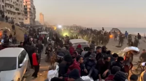 مئات الشهداء والجرحى في مجزرة مروّعة للإحتلال بشارع الرشيد بغزة