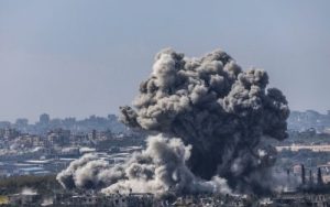 لإلزامها بإيصال المساعدات لغزة.. “رايتس ووتش” تطالب بوقف تسليح إسرائيل
