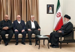 السيد الخامنئي خلال استقباله اسماعيل هنية: لن نتردد في دعم القضية الفلسطينية