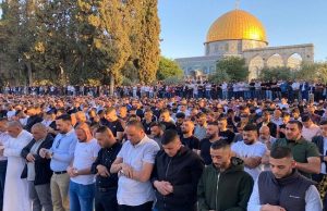 أكثر من 60 ألف مصلٍّ يؤدون صلاة عيد الفطر في الأقصى