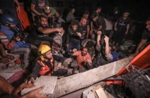 مجزرة إسرائيلية جديدة وسط قطاع غزة.. 14 شهيداً أغلبيتهم أطفال ونساء