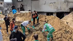 بعد انتشال ثلاثين جثمانًا.. التعرف على 12 شهيدًا أخفاهم الاحتلال في أنقاض مجمع الشفاء
