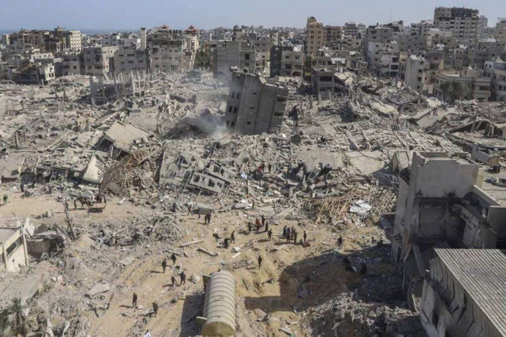 الجيش الاسرائيلي يقوم ببث أصوات ترهيبية لاستدراج المدنيين وقتلهم وتهجيرهم قسرا في مخيم النصيرات