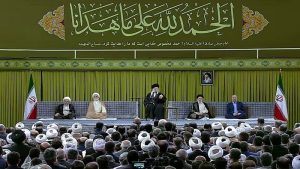الإمام الخامنئي: مساعدة بعض الدول الإسلامية للكيان الصهيوني خيانة للأمة