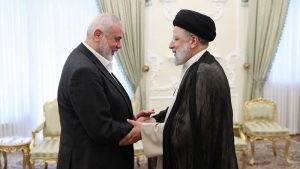 الرئيس الإيراني لهنية: قادة المقاومة يضعون أنفسهم مع شعوبهم في الخط الأمامي لجبهة تحرير القدس