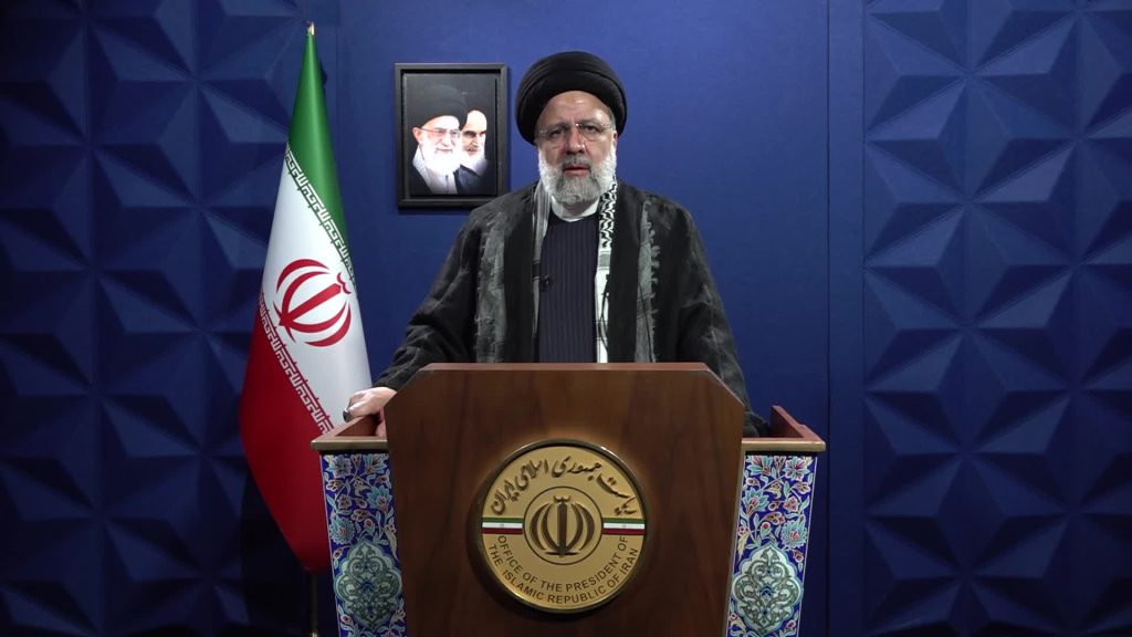منبر القدس / السيد رئيسي: الكيان الصهيوني على وشك الانهيار ومشاريع التسوية مقامرة خاسرة