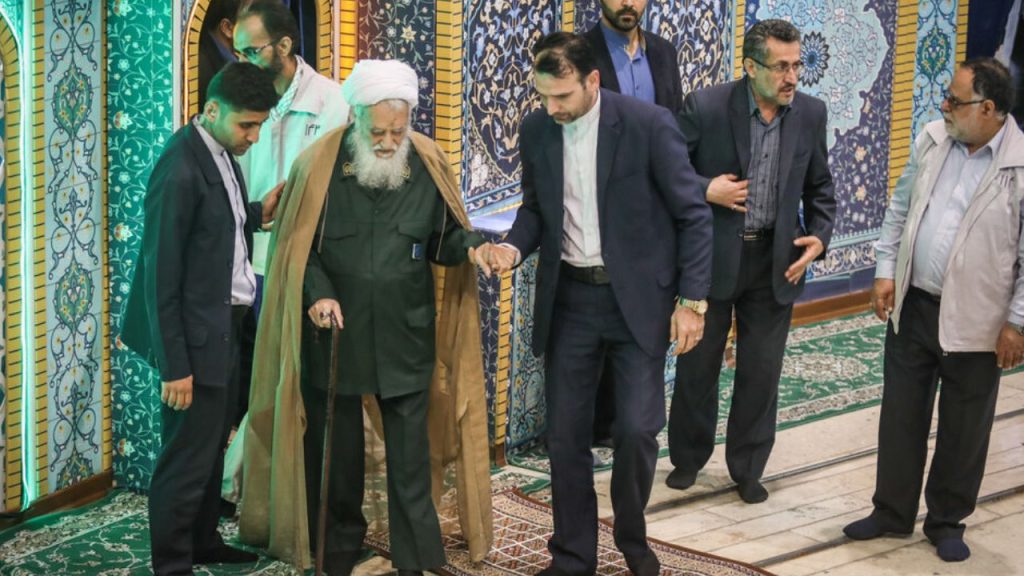 إنتخاب الشيخ موحدي كرماني رئيساً لمجلس خبراء القيادة في إيران