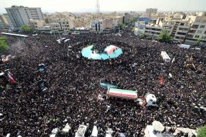 حشود مليونية تودّع الرئيس الشهيد السيد رئيسي في مختلف المحافظات الإيرانية