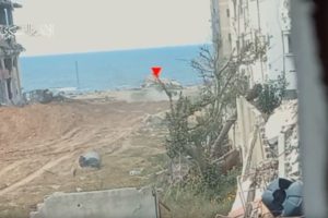 المقاومة الفلسطينية تدكّ مستوطنات غلاف غزة بالصواريخ.. وتتصدى لتوغلاته في محاور القتال