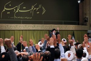 السيد الخامنئي يدعو الى مشاركة واسعة في الانتخابات واختيار رئيس يؤمن بمبادئ الثورة الاسلامية
