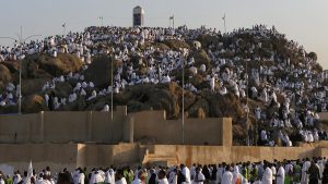 ضيوف الرحمن يتوجهون إلى مشعر عرفات لأداء "الركن الأعظم"
