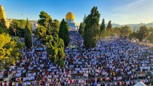 رغم قيود الاحتلال .... 40 ألفًا يؤدون صلاة الجمعة في المسجد الأقصى