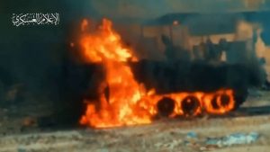 بالفيديو | القسام تستهدف قوة صهيونية تسللت داخل شاحنة مساعدات في رفح ومواجهات في نتساريم